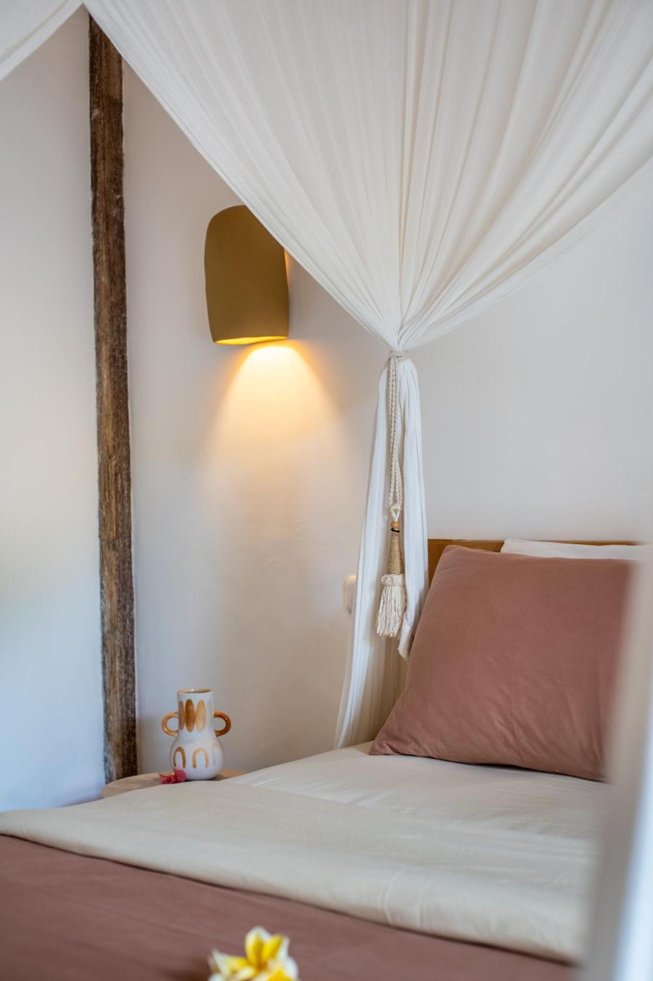 Akasia Villas Gili Air Exteriör bild